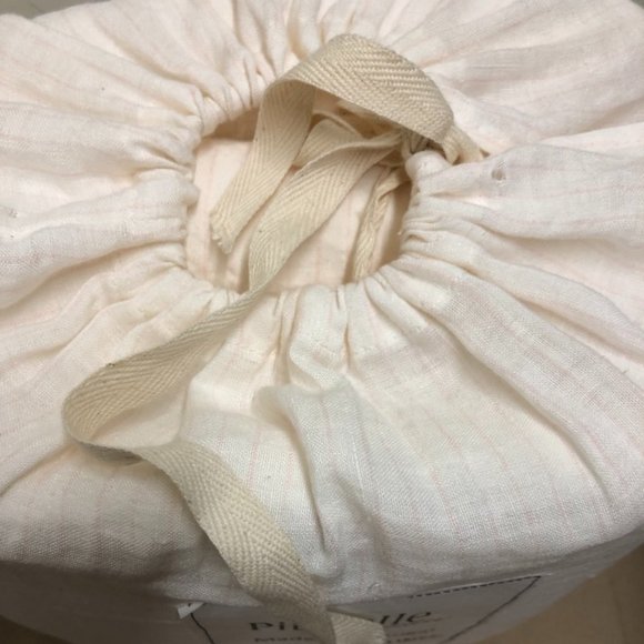 PiuBelle Ivory with Pink Stripe Linen King Sheet Set - Picture 3 of 3